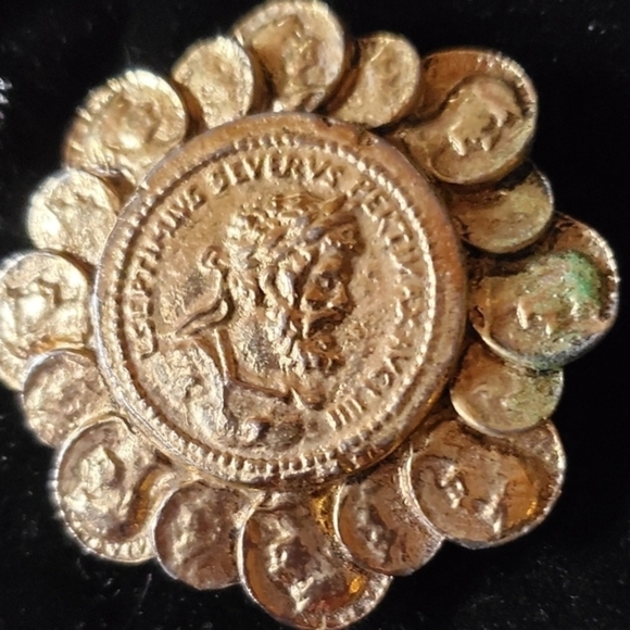 Vintage‎ Gold Roman Coin brooch/ Clip - Picture 1 of 10